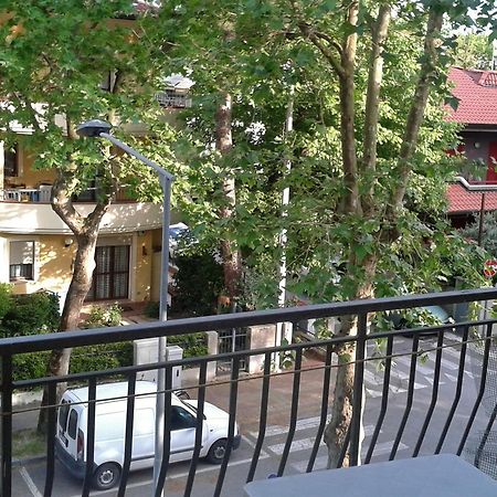 Residence Monaco Appartamenti Римини Екстериор снимка