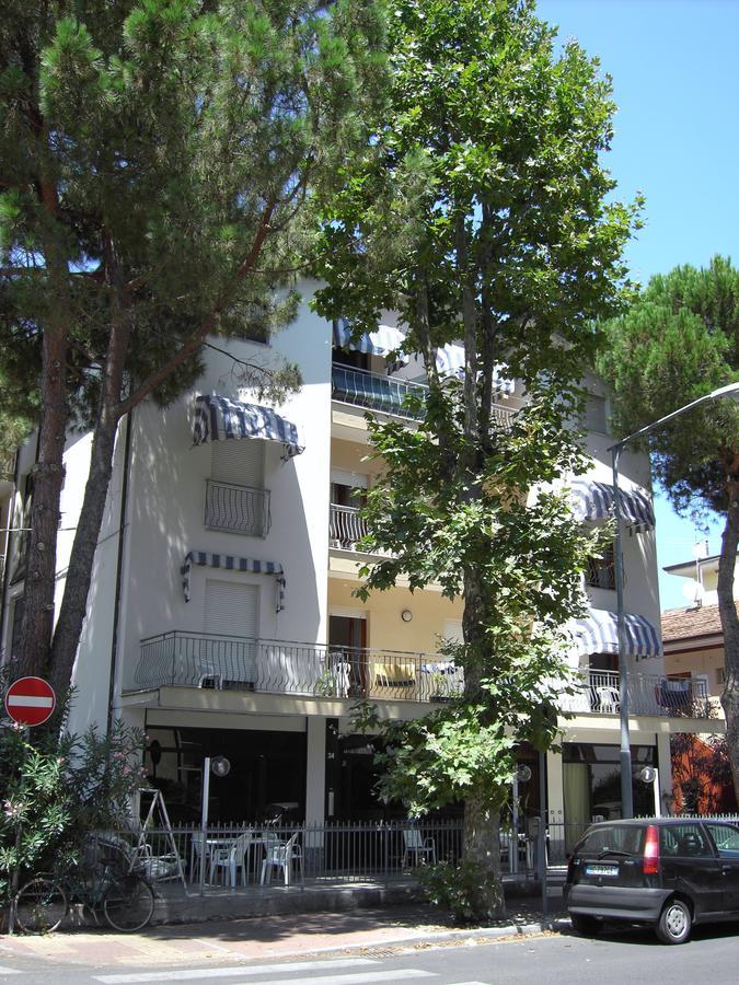 Residence Monaco Appartamenti Римини Екстериор снимка