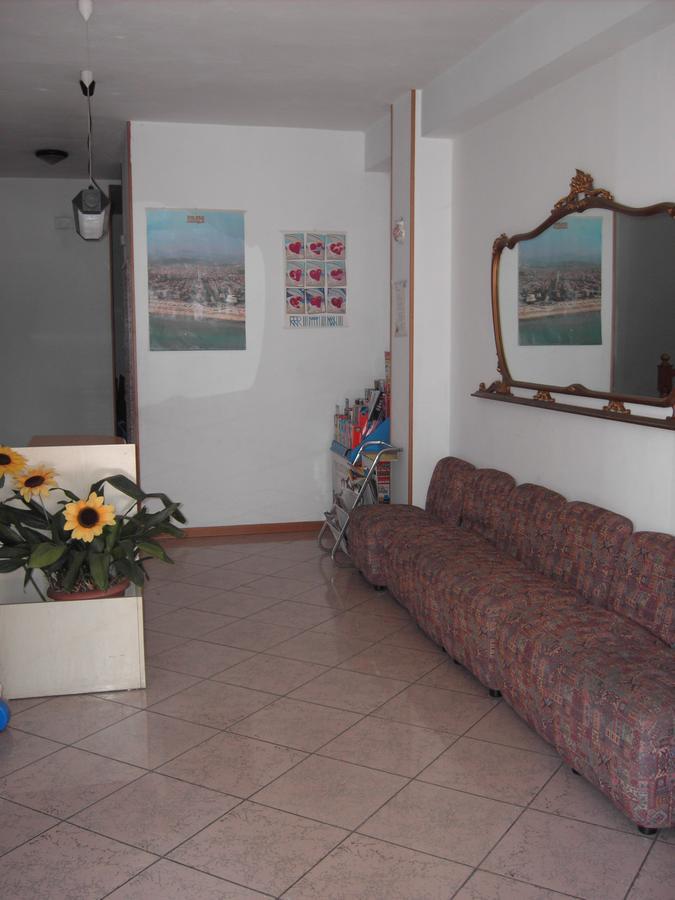 Residence Monaco Appartamenti Римини Екстериор снимка