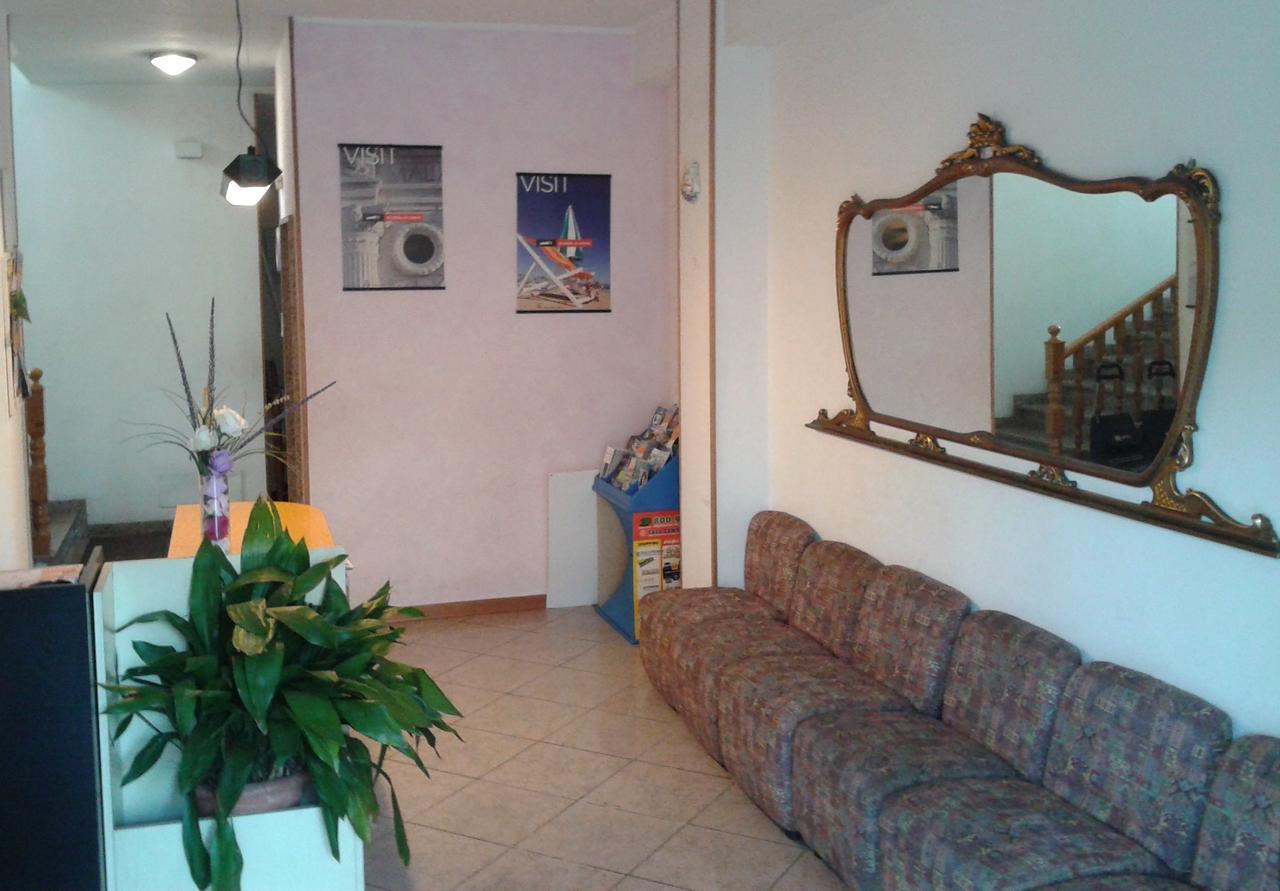 Residence Monaco Appartamenti Римини Екстериор снимка