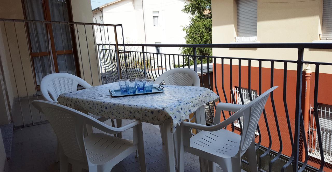 Residence Monaco Appartamenti Римини Екстериор снимка