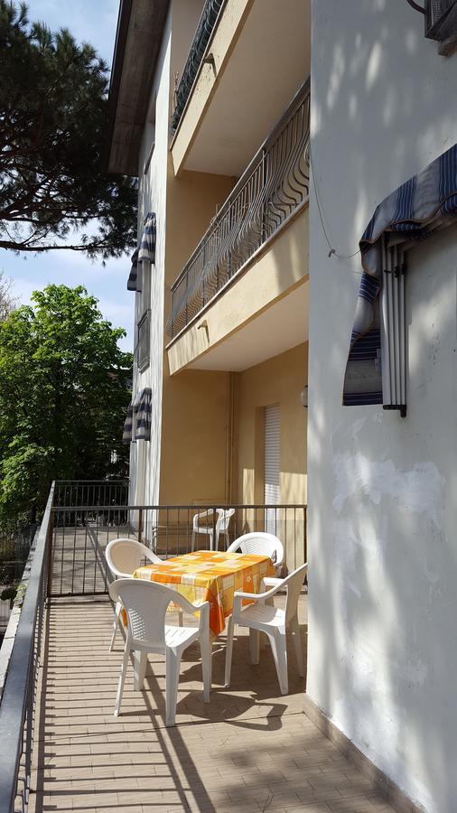 Residence Monaco Appartamenti Римини Екстериор снимка