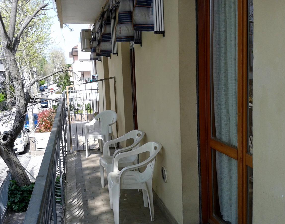 Residence Monaco Appartamenti Римини Екстериор снимка