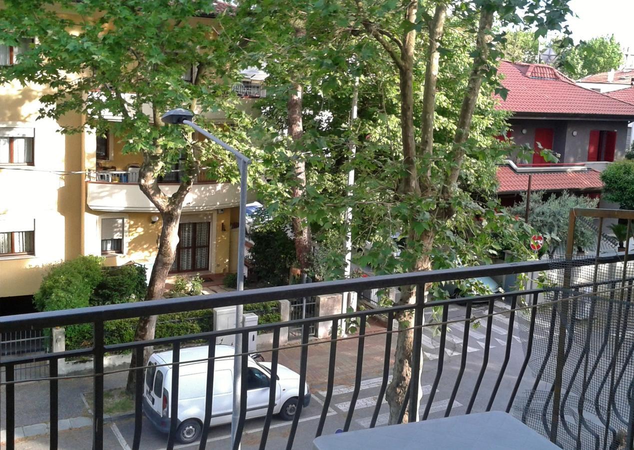 Residence Monaco Appartamenti Римини Екстериор снимка