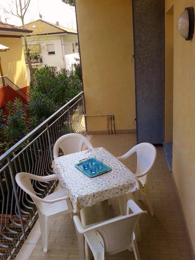 Residence Monaco Appartamenti Римини Екстериор снимка
